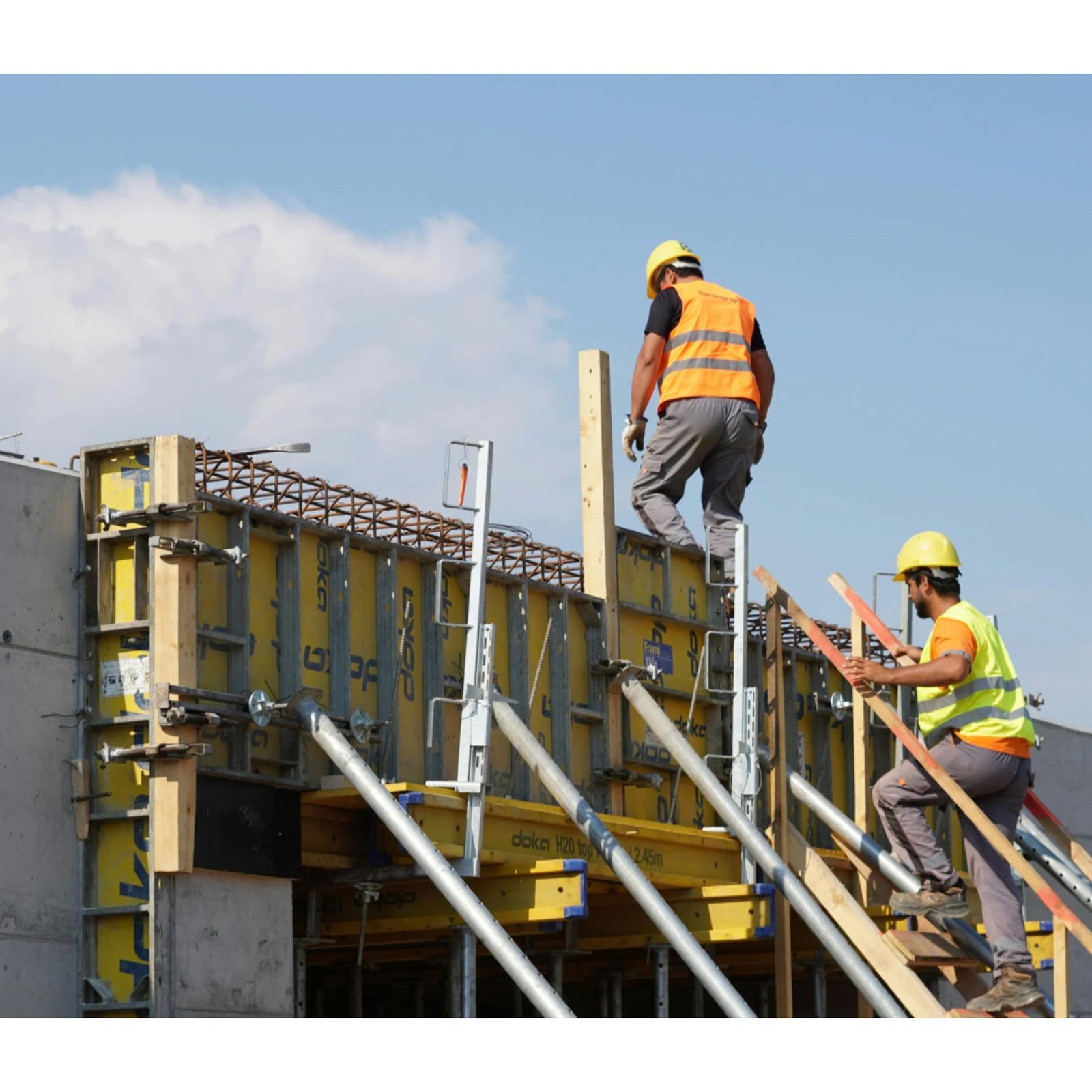 Formwork and reinforcement work on a multi-story build